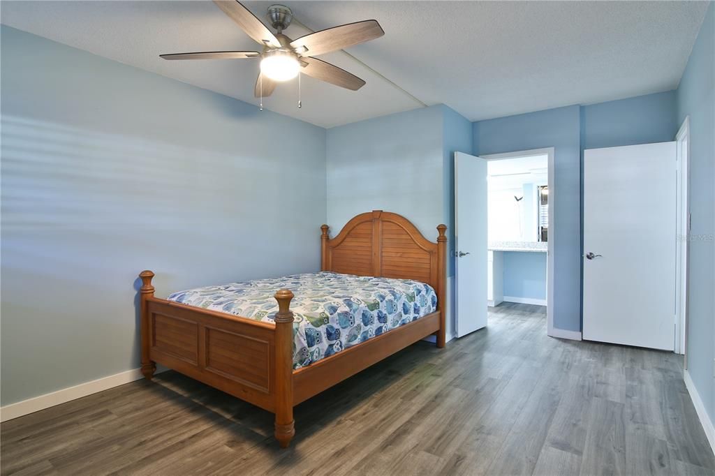 Recently Sold: $215,000 (2 beds, 2 baths, 1090 Square Feet)