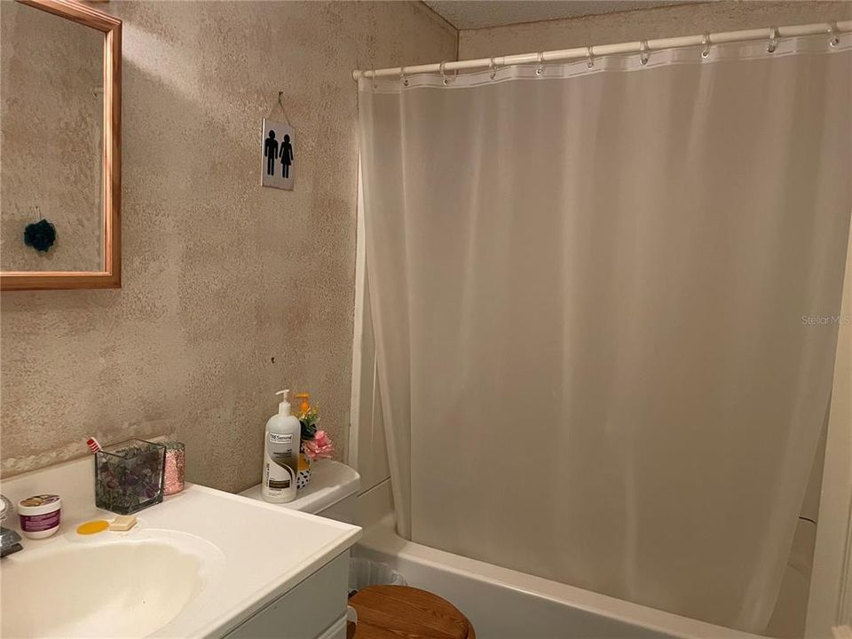 最近售出: $350,000 (3 贝兹, 2 浴室, 1517 平方英尺)