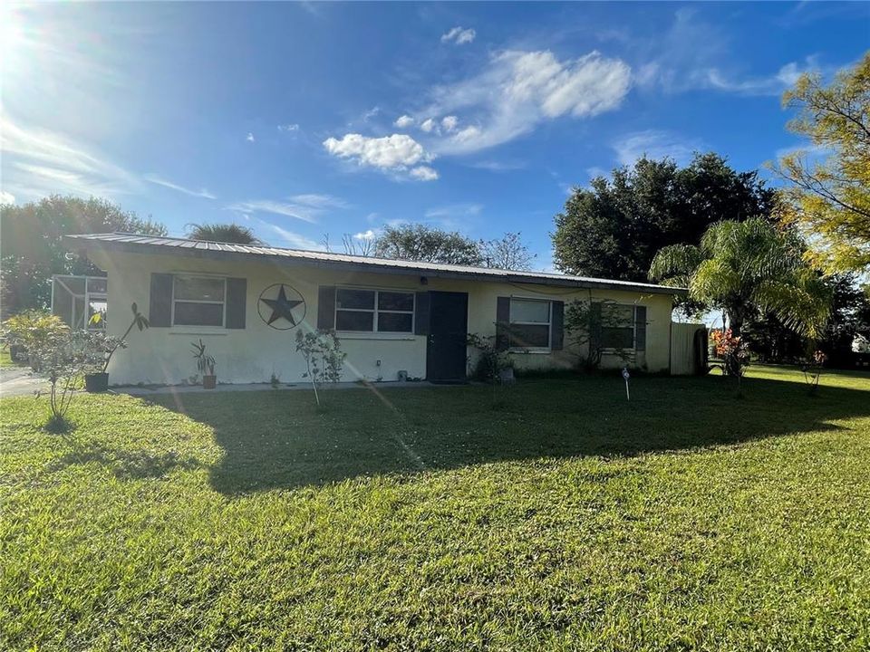 Recently Sold: $350,000 (3 beds, 2 baths, 1517 Square Feet)
