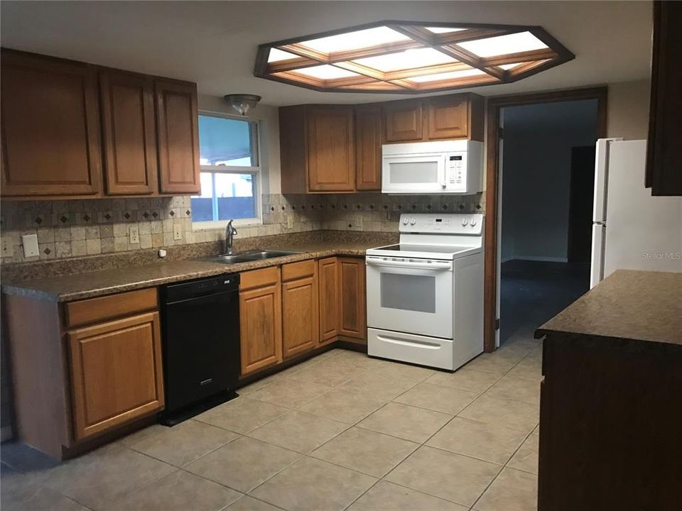 Recently Rented: $2,000 (3 beds, 2 baths, 1766 Square Feet)
