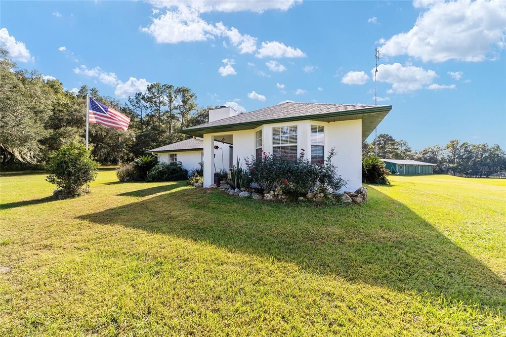Recently Sold: $2,299,000 (3 beds, 2 baths, 1612 Square Feet)