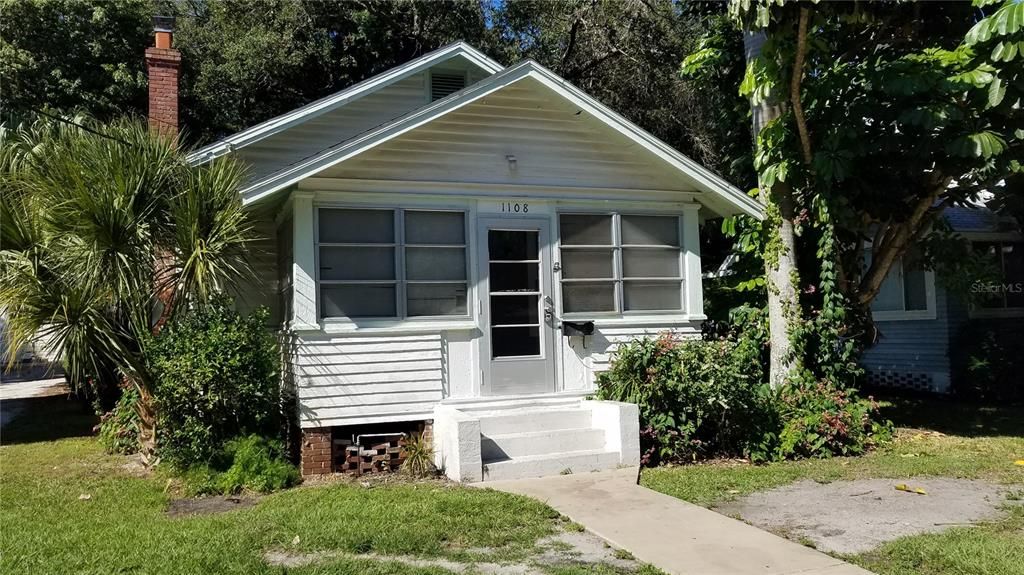 Recently Rented: $1,195 (2 beds, 1 baths, 923 Square Feet)