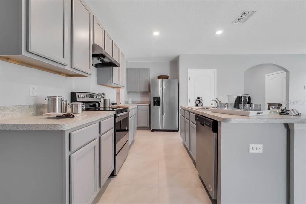 Recently Sold: $352,000 (5 beds, 3 baths, 2447 Square Feet)