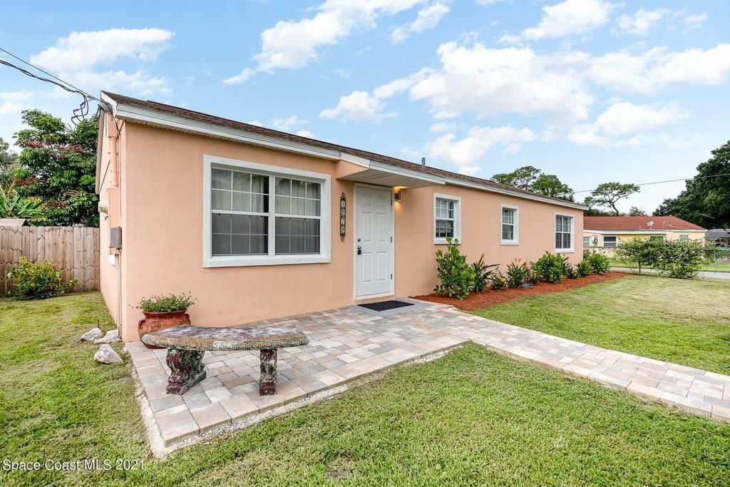 Recently Sold: $235,000 (2 beds, 2 baths, 1464 Square Feet)