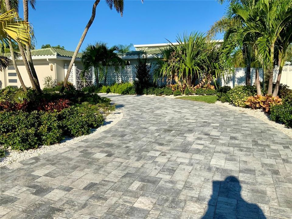 Recently Sold: $1,980,000 (5 beds, 3 baths, 3261 Square Feet)