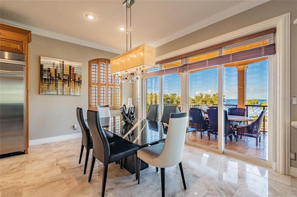 Recently Sold: $2,090,000 (5 beds, 5 baths, 5702 Square Feet)