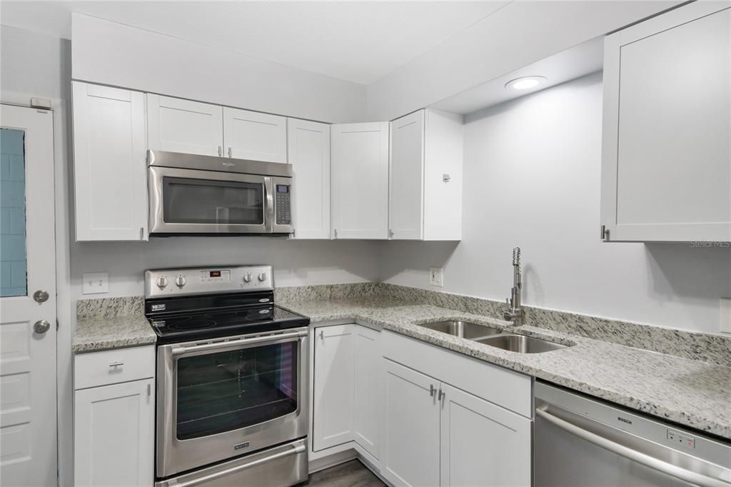 Vendido Recientemente: $255,900 (4 camas, 2 baños, 1316 Pies cuadrados)