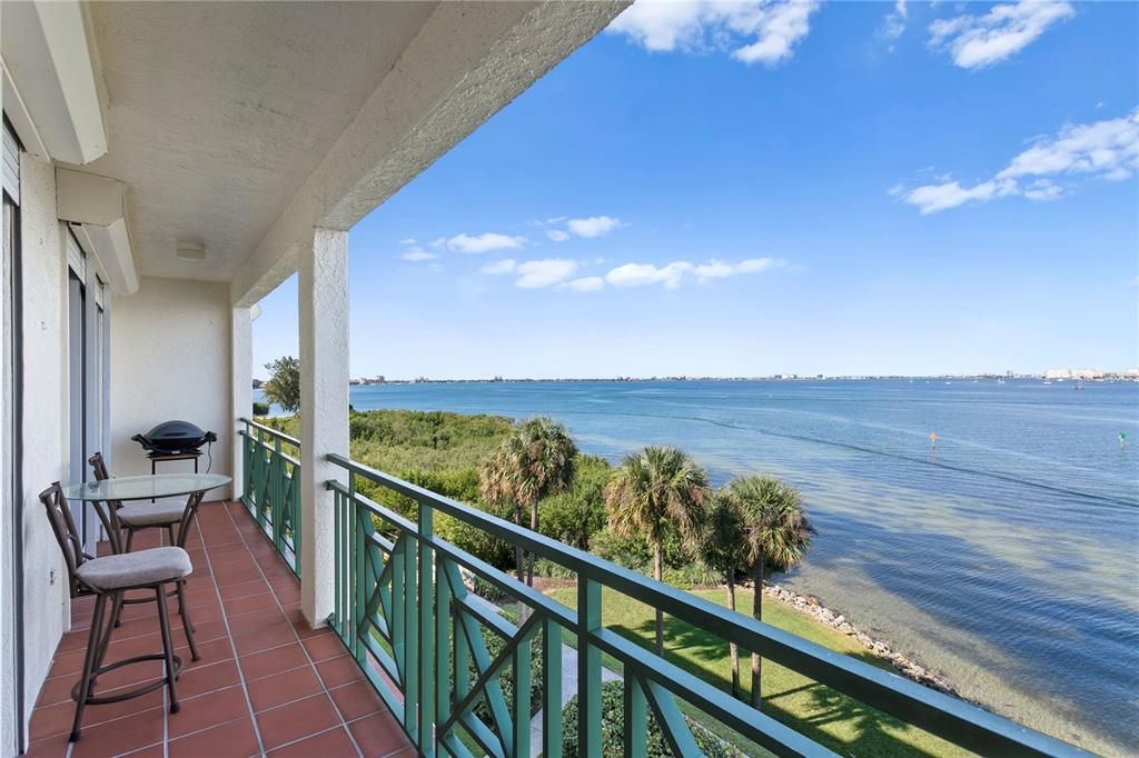 Recently Sold: $1,045,000 (3 beds, 2 baths, 2430 Square Feet)