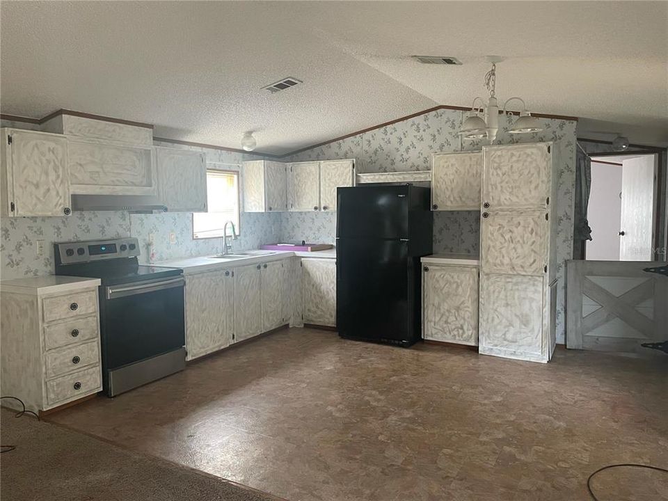 Recently Sold: $118,000 (3 beds, 2 baths, 1216 Square Feet)