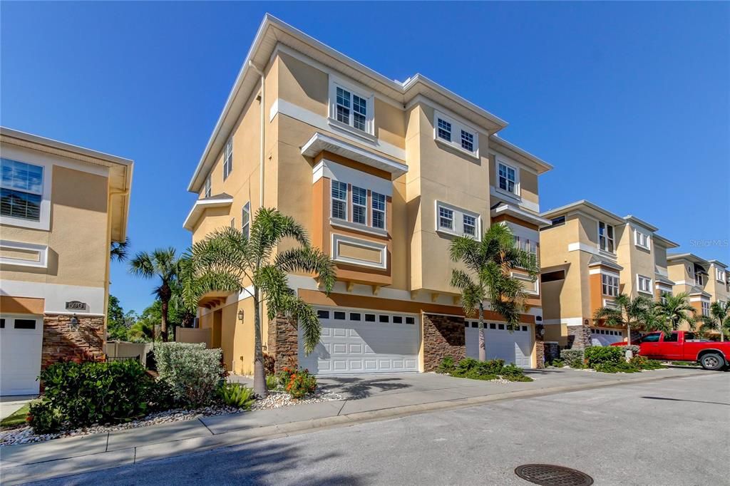 Vendido Recientemente: $450,000 (3 camas, 3 baños, 2225 Pies cuadrados)