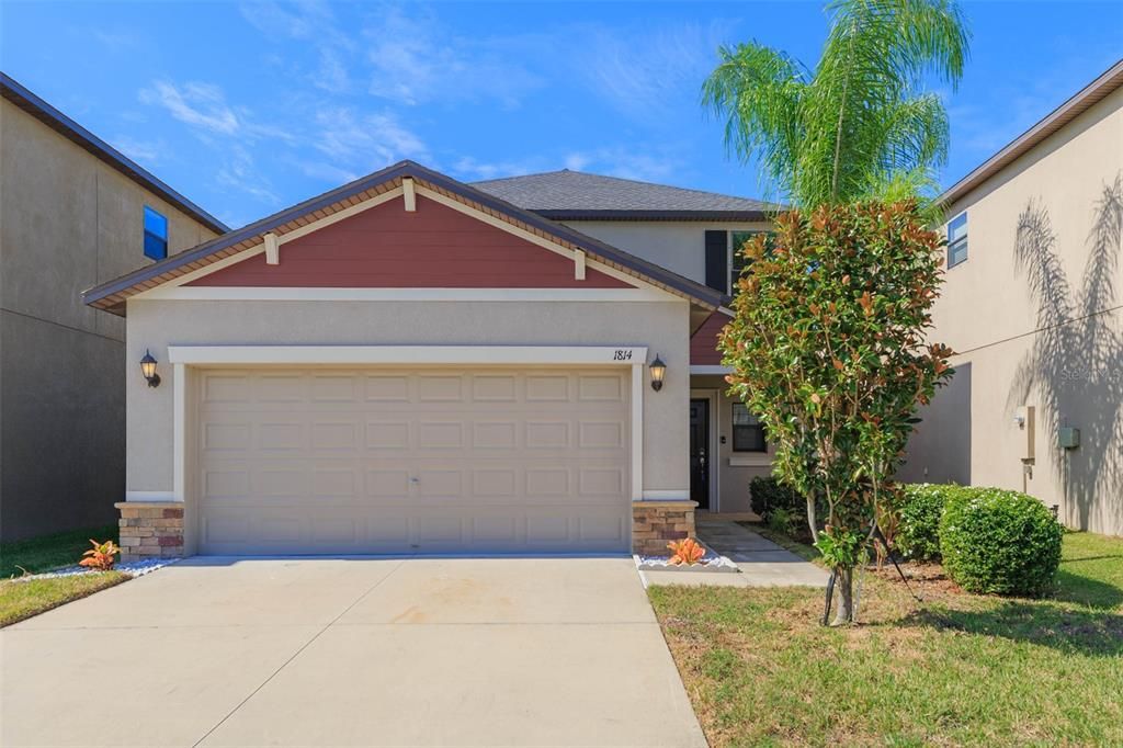 Recently Sold: $300,000 (3 beds, 2 baths, 1804 Square Feet)