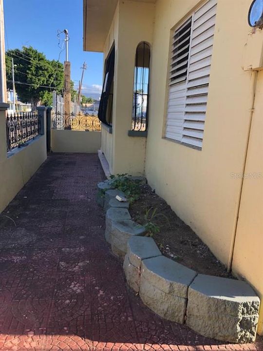 Recently Sold: $60,000 (4 beds, 1 baths, 1225 Square Feet)