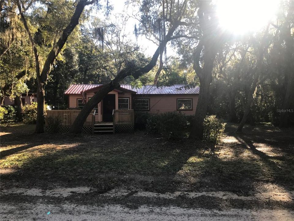 Recently Sold: $129,900 (3 beds, 2 baths, 1472 Square Feet)