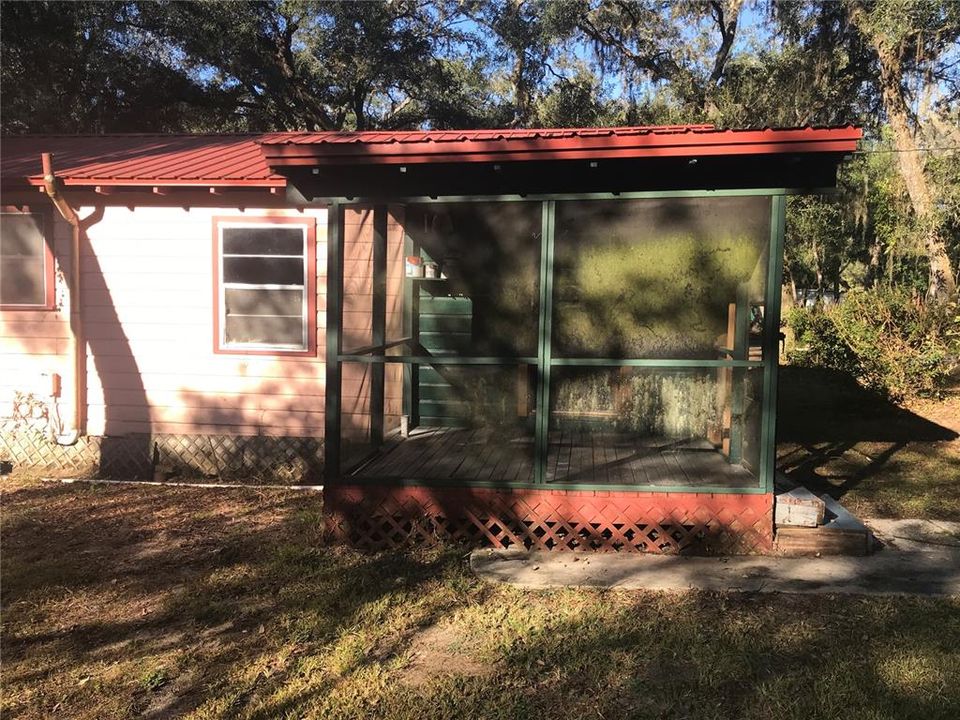 Recently Sold: $129,900 (3 beds, 2 baths, 1472 Square Feet)