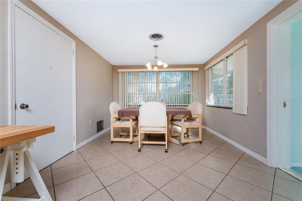 Recently Sold: $209,900 (2 beds, 2 baths, 986 Square Feet)