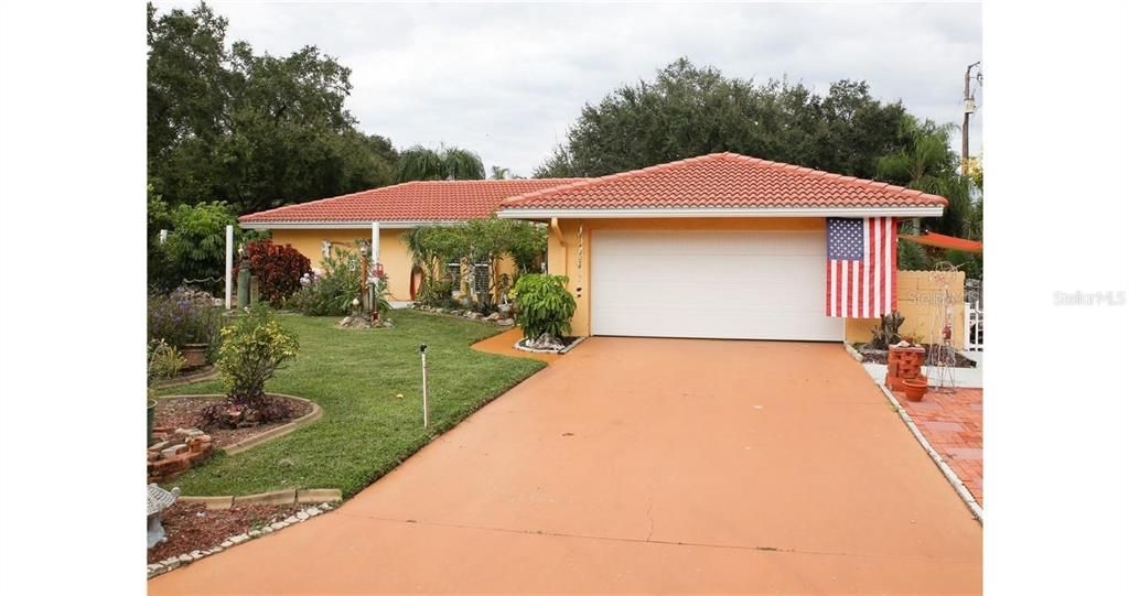 Recently Sold: $379,500 (3 beds, 2 baths, 1557 Square Feet)