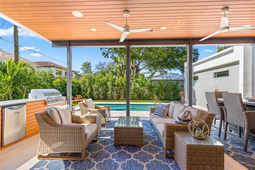 Recently Sold: $1,995,000 (4 beds, 5 baths, 3761 Square Feet)