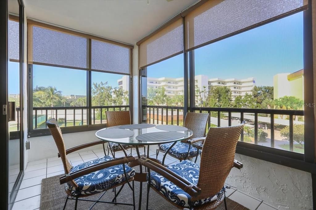 Recently Sold: $599,000 (2 beds, 2 baths, 1303 Square Feet)