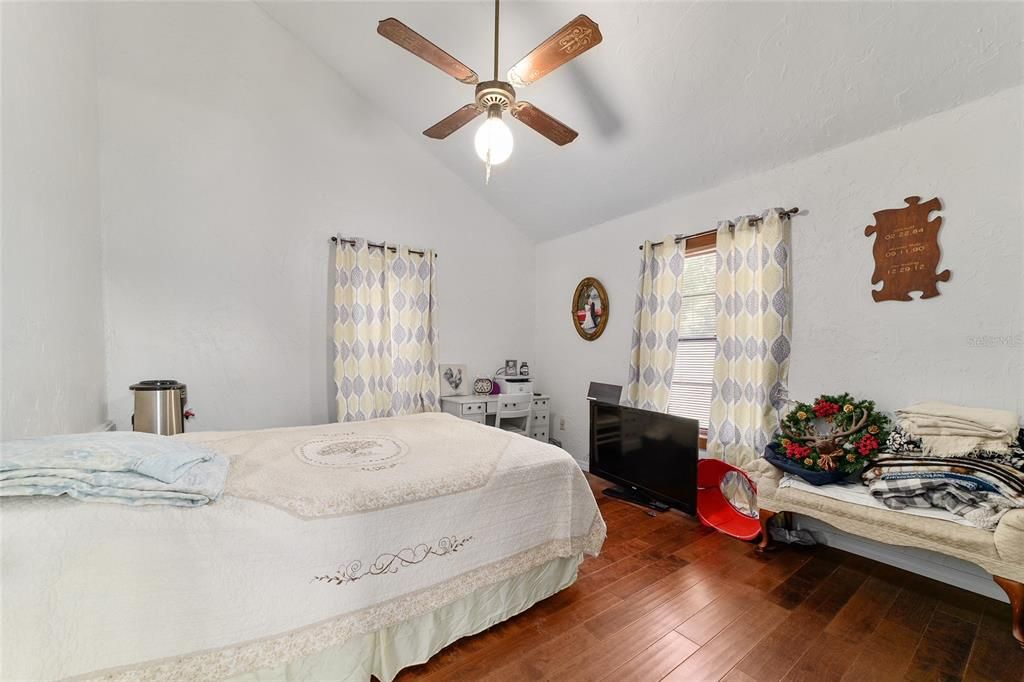Recently Sold: $380,000 (3 beds, 2 baths, 1536 Square Feet)