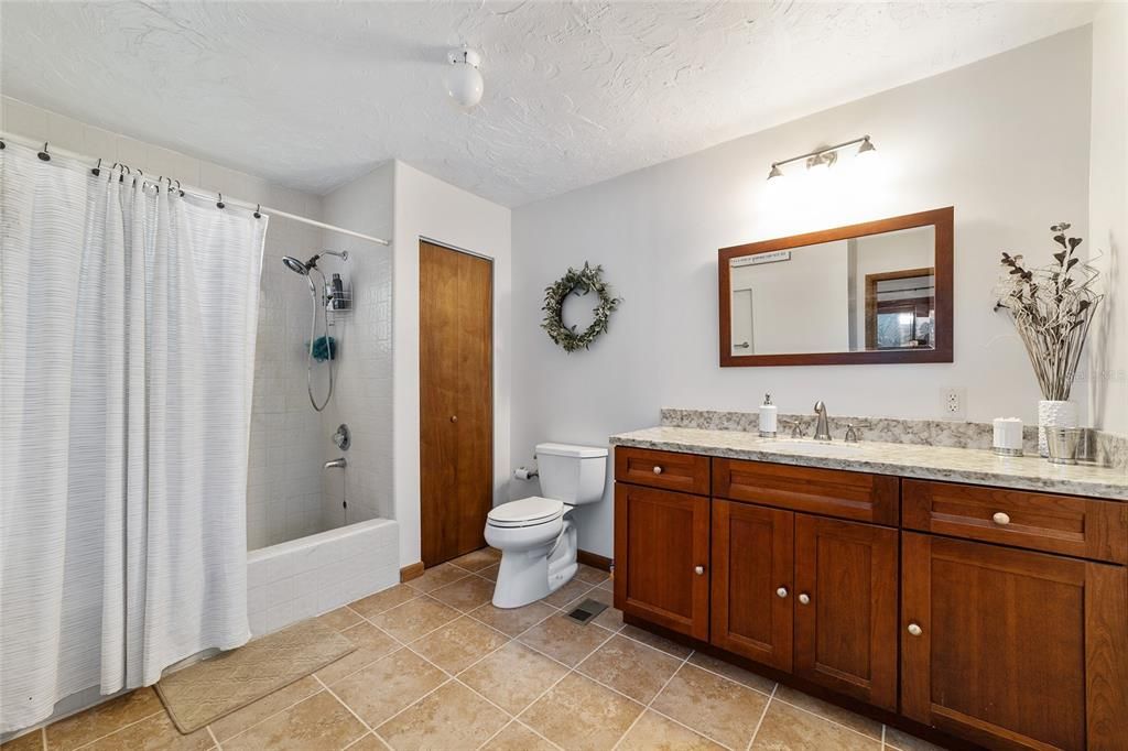 Recently Sold: $380,000 (3 beds, 2 baths, 1536 Square Feet)