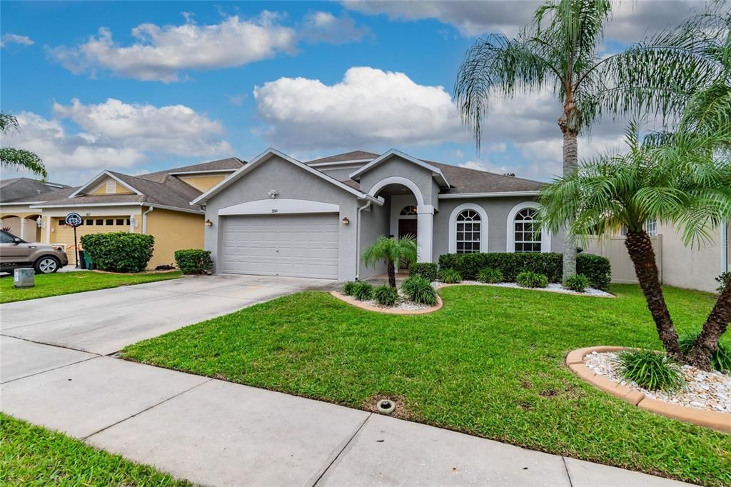 Vendido Recientemente: $439,900 (5 camas, 3 baños, 2260 Pies cuadrados)