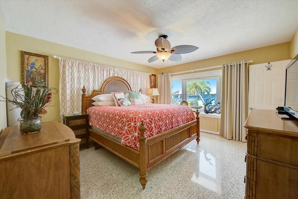 Vendido Recientemente: $1,250,000 (2 camas, 2 baños, 1657 Pies cuadrados)