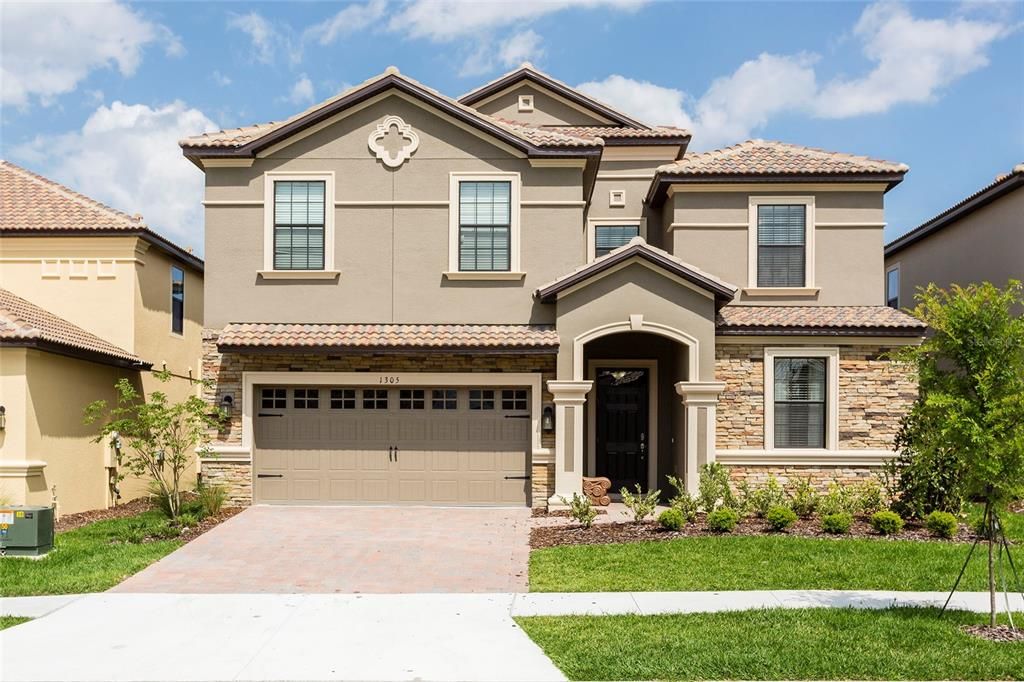 Recently Sold: $649,950 (8 beds, 5 baths, 3909 Square Feet)