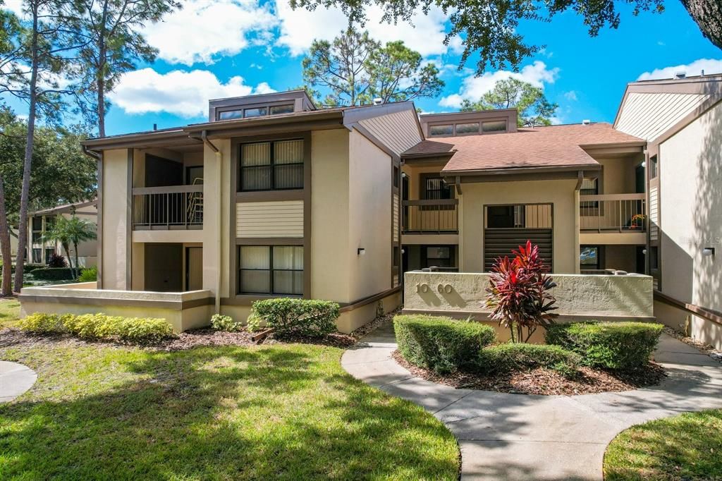 Recently Sold: $195,000 (2 beds, 2 baths, 888 Square Feet)