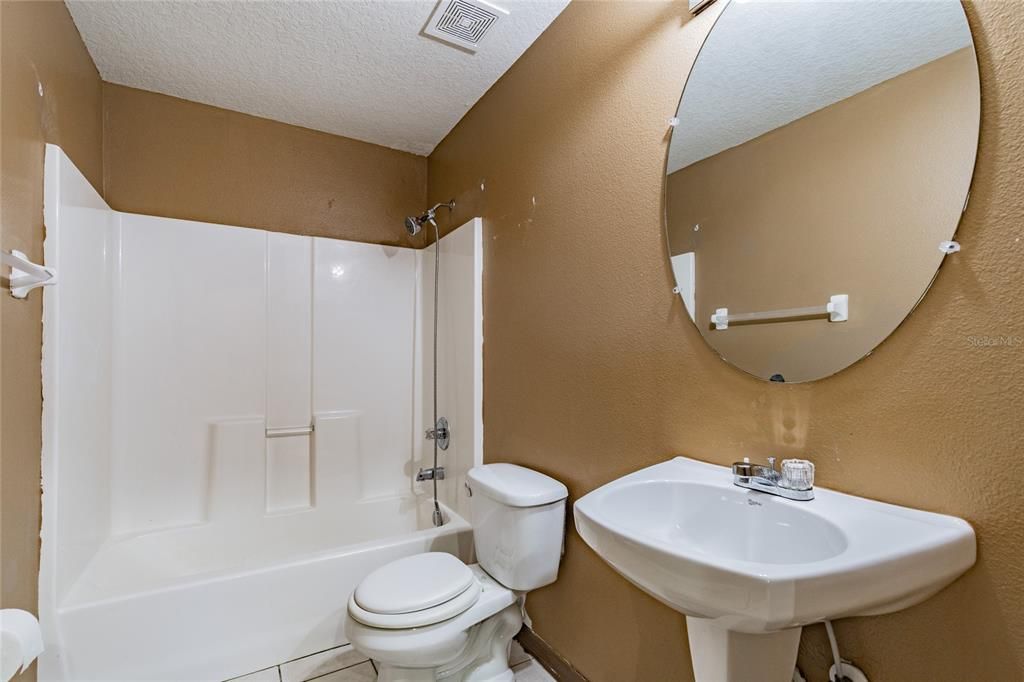 最近售出: $136,000 (3 贝兹, 2 浴室, 1212 平方英尺)