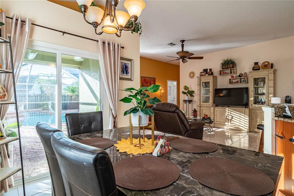 Recently Sold: $390,000 (4 beds, 2 baths, 1729 Square Feet)