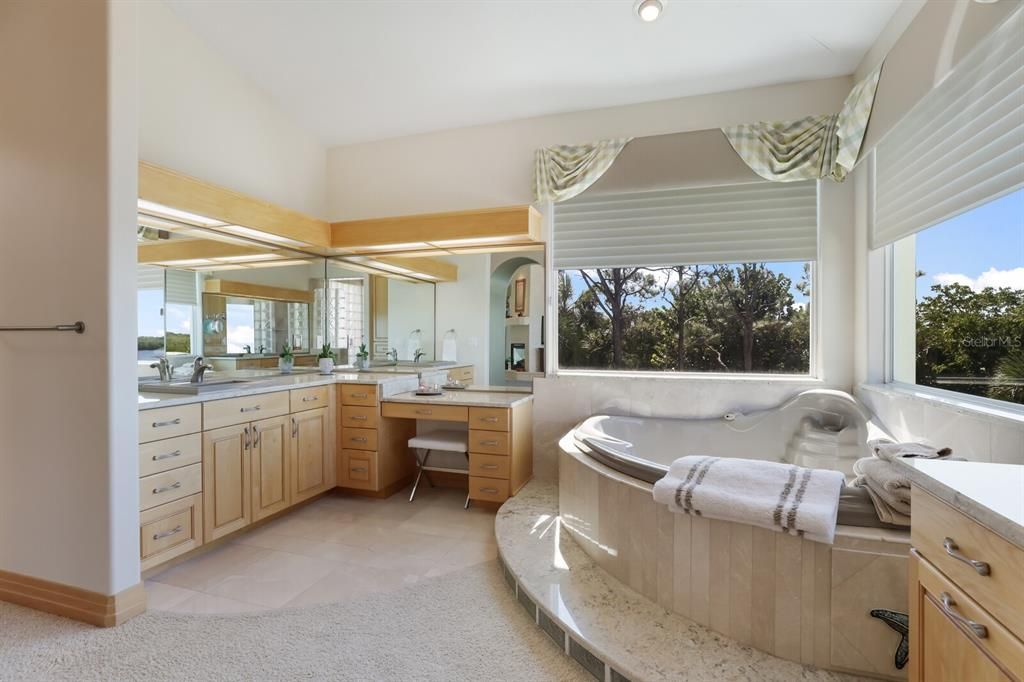 Недавно продано: $3,500,000 (4 спален, 4 ванн, 4244 Квадратных фут)