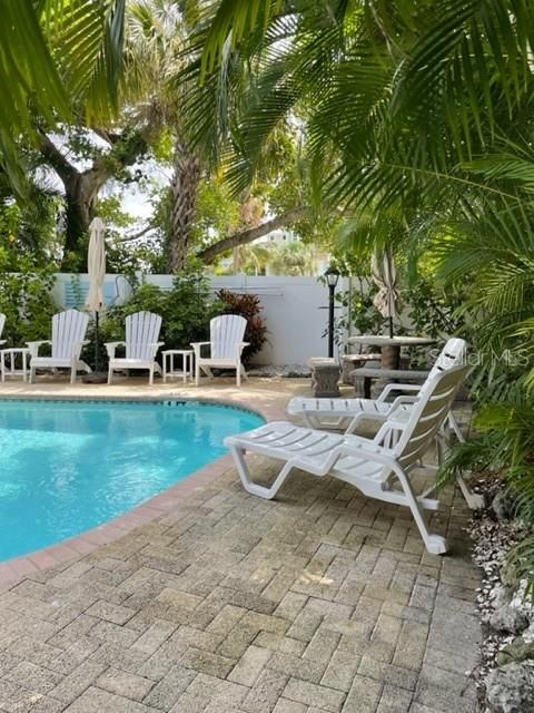 Recently Sold: $450,000 (1 beds, 1 baths, 396 Square Feet)