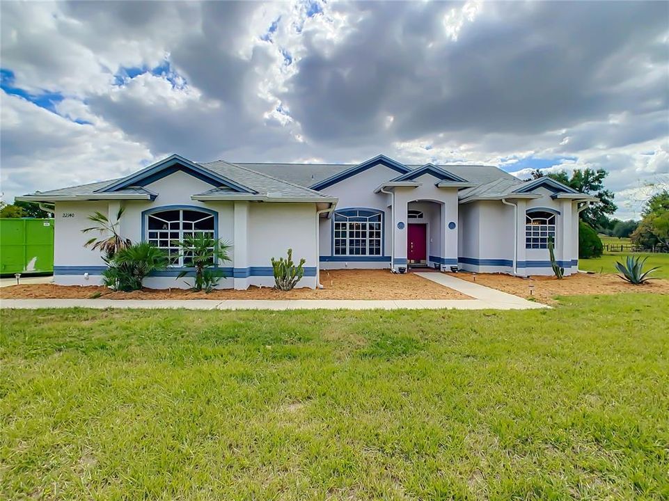Recently Sold: $459,000 (4 beds, 3 baths, 2304 Square Feet)