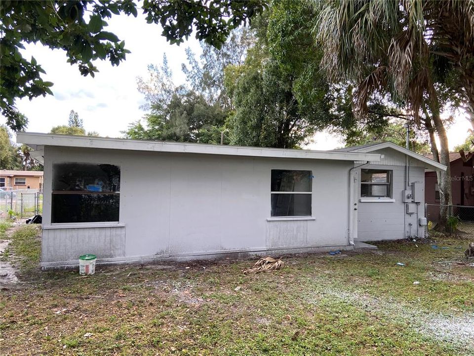 Recently Sold: $239,900 (4 beds, 1 baths, 1217 Square Feet)