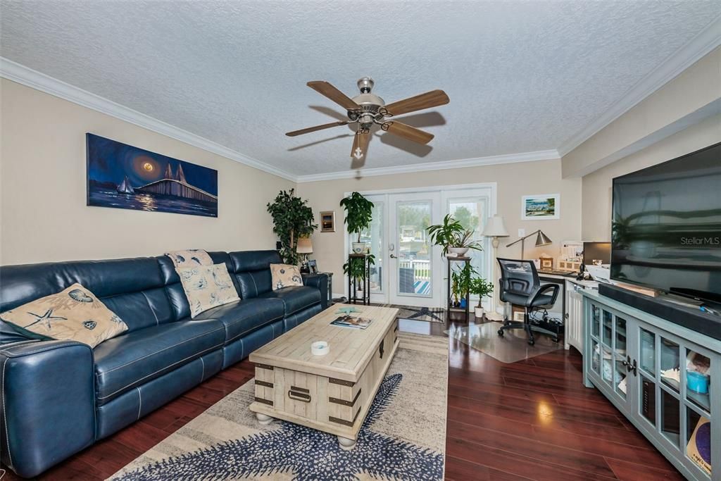 Recently Sold: $389,900 (2 beds, 1 baths, 1022 Square Feet)