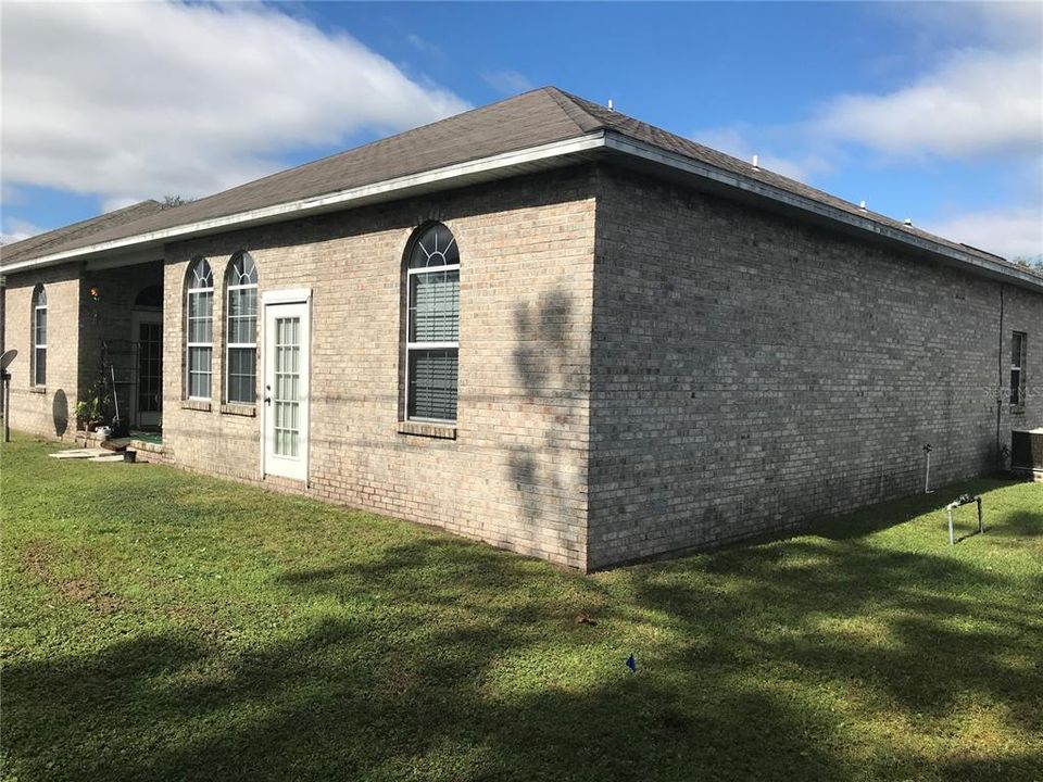 Recently Sold: $162,900 (2 beds, 2 baths, 1225 Square Feet)