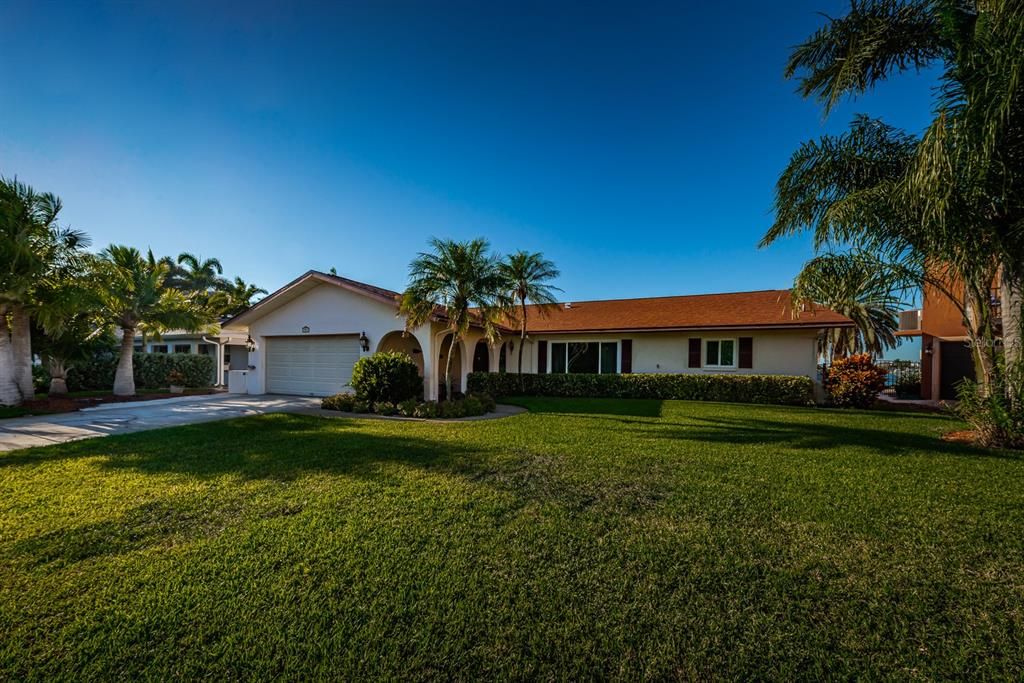 Recently Sold: $1,500,000 (3 beds, 2 baths, 2160 Square Feet)