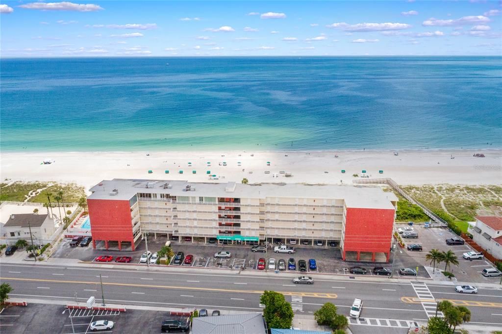 Direct Gulf Front Studio. All Updated to perfection. Great income producer.