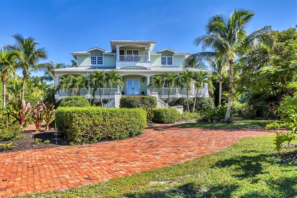 Recently Sold: $3,295,000 (3 beds, 3 baths, 4144 Square Feet)