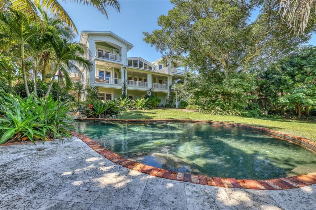 Recently Sold: $3,295,000 (3 beds, 3 baths, 4144 Square Feet)