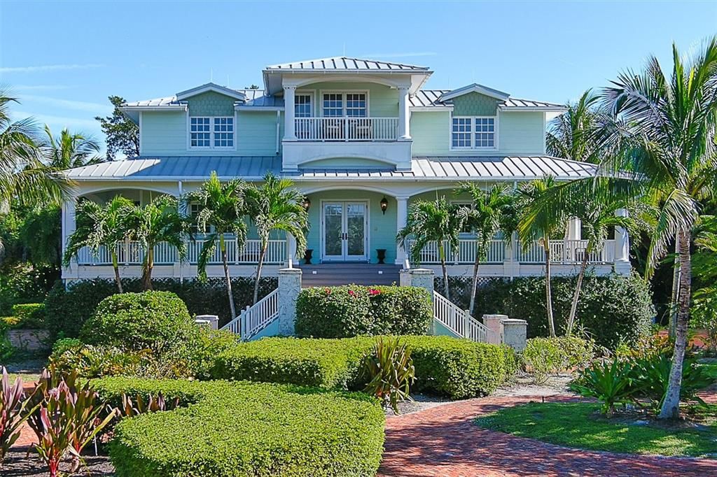 Recently Sold: $3,295,000 (3 beds, 3 baths, 4144 Square Feet)