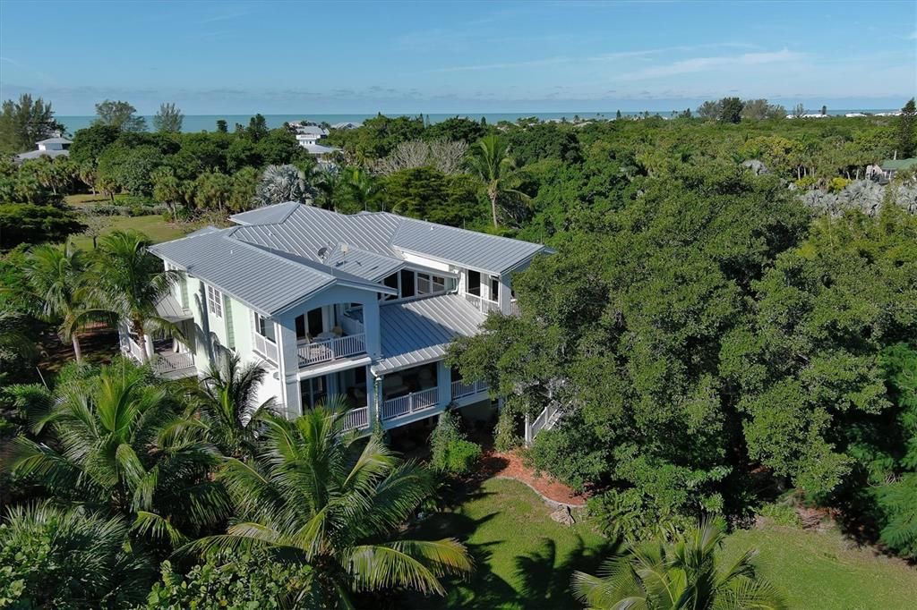 Recently Sold: $3,295,000 (3 beds, 3 baths, 4144 Square Feet)