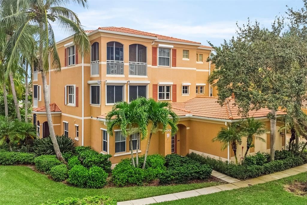 Recently Sold: $495,000 (3 beds, 2 baths, 1991 Square Feet)