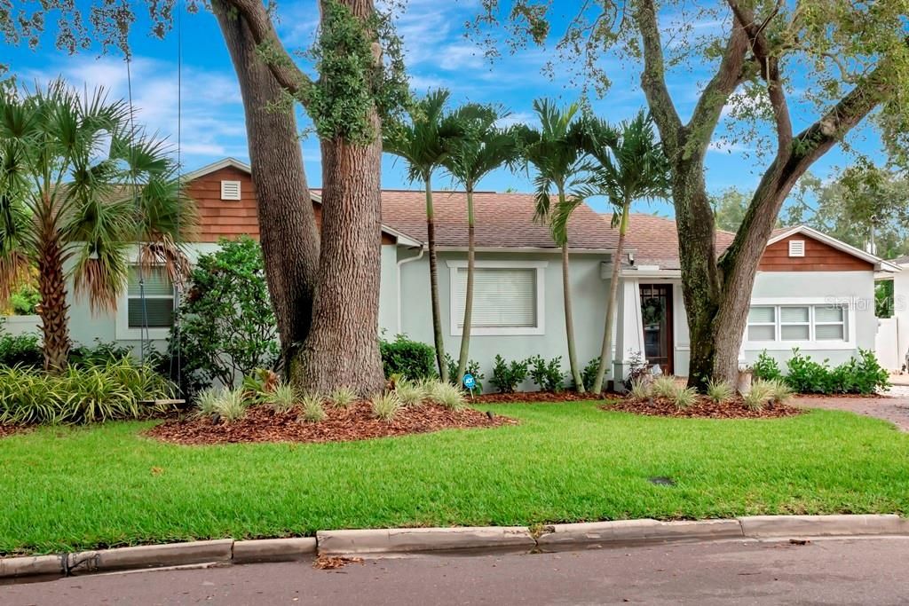 Vendido Recientemente: $830,000 (4 camas, 2 baños, 2262 Pies cuadrados)