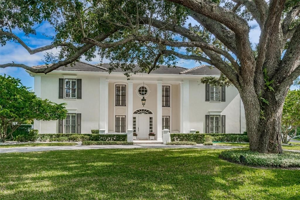 Recently Sold: $3,750,000 (5 beds, 5 baths, 4986 Square Feet)
