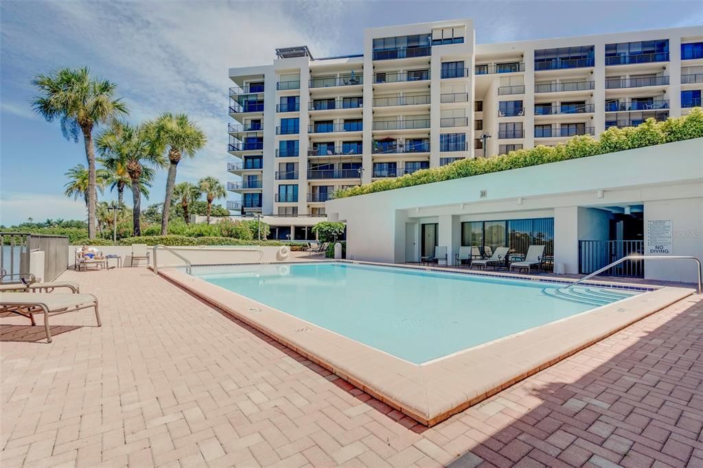 Recently Sold: $400,000 (2 beds, 2 baths, 1403 Square Feet)