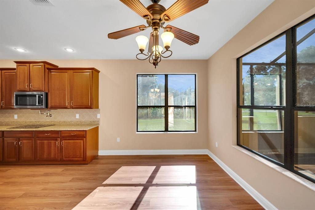 Kitchen/Breakfast Nook