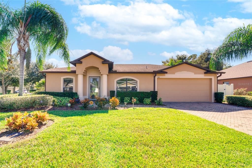 Stunning Single Story 3BD/2BA HOME on a *1/4 ACRE* CORNER LOT, FULLY FENCED, LOW HOA, meticulously maintained landscaping and beautiful CURB APPEAL in the desirable community of Live Oak Estates!