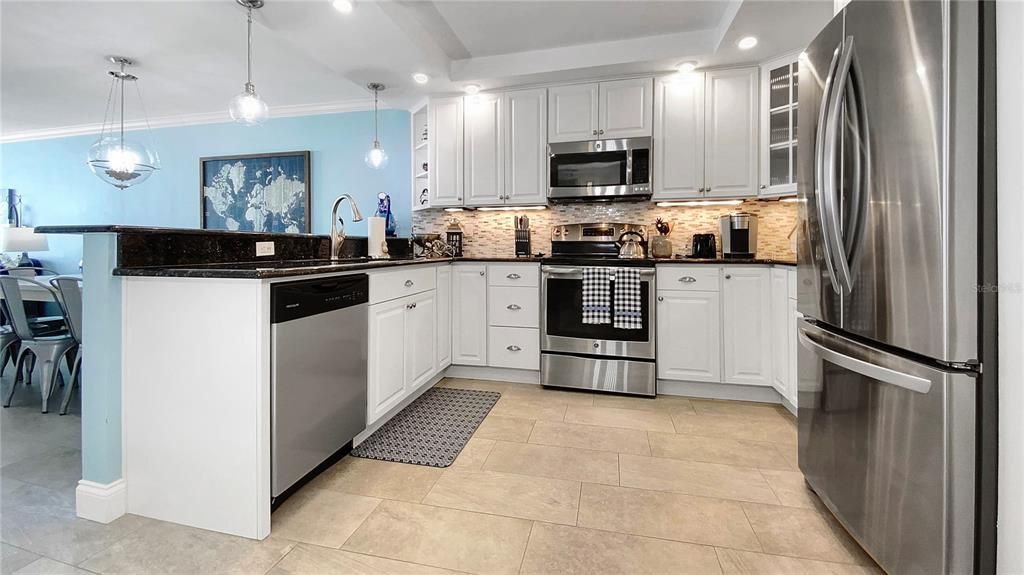 Recently Sold: $910,000 (3 beds, 2 baths, 1060 Square Feet)