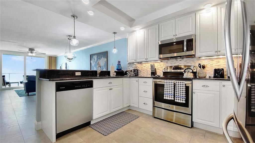 Recently Sold: $910,000 (3 beds, 2 baths, 1060 Square Feet)